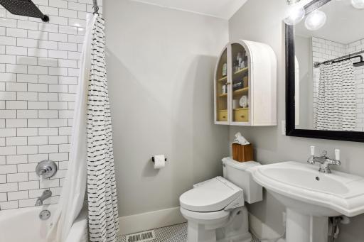 Full Bath-Upper Level Ensuite