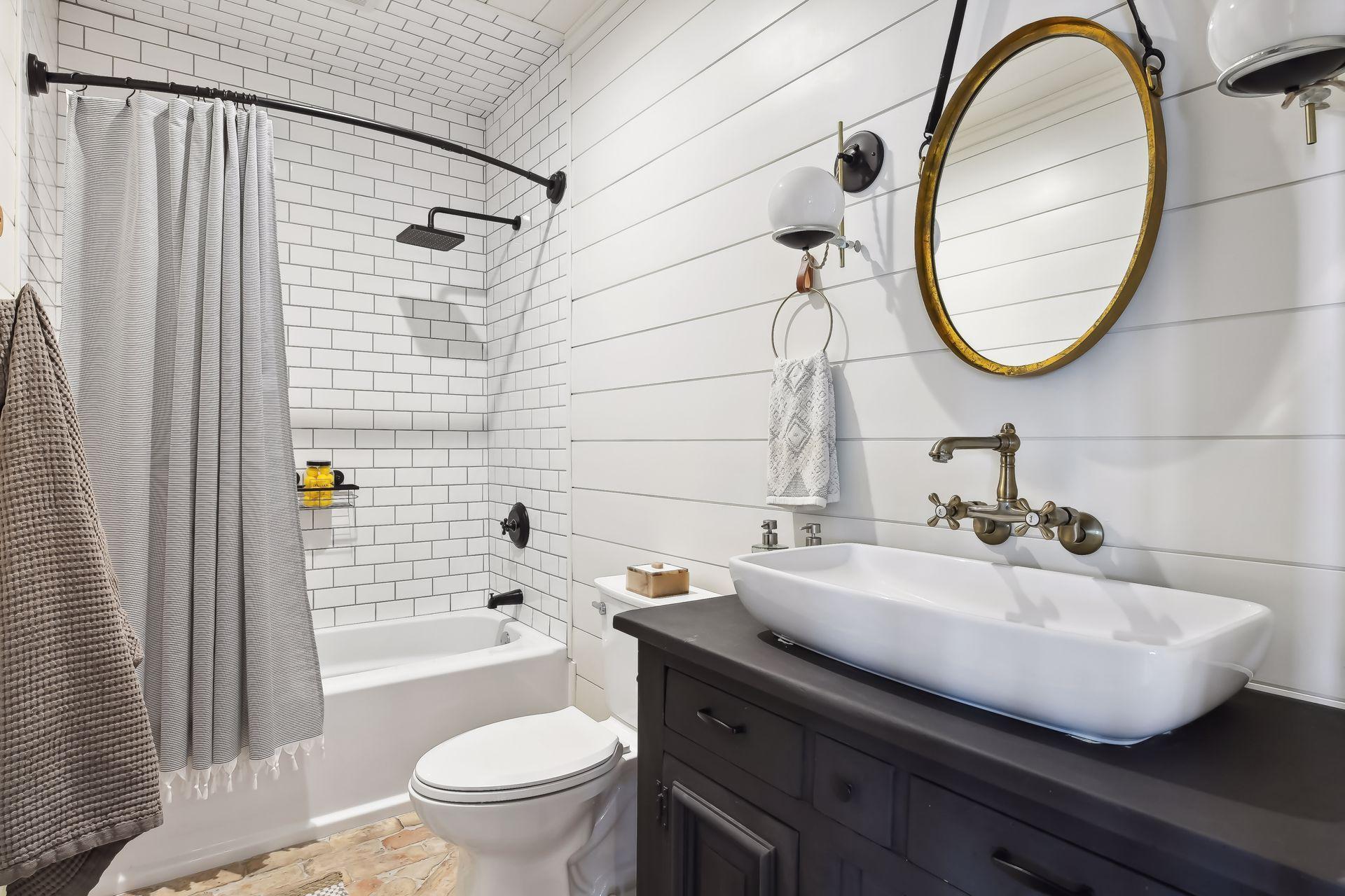 Lower Level Full Bath