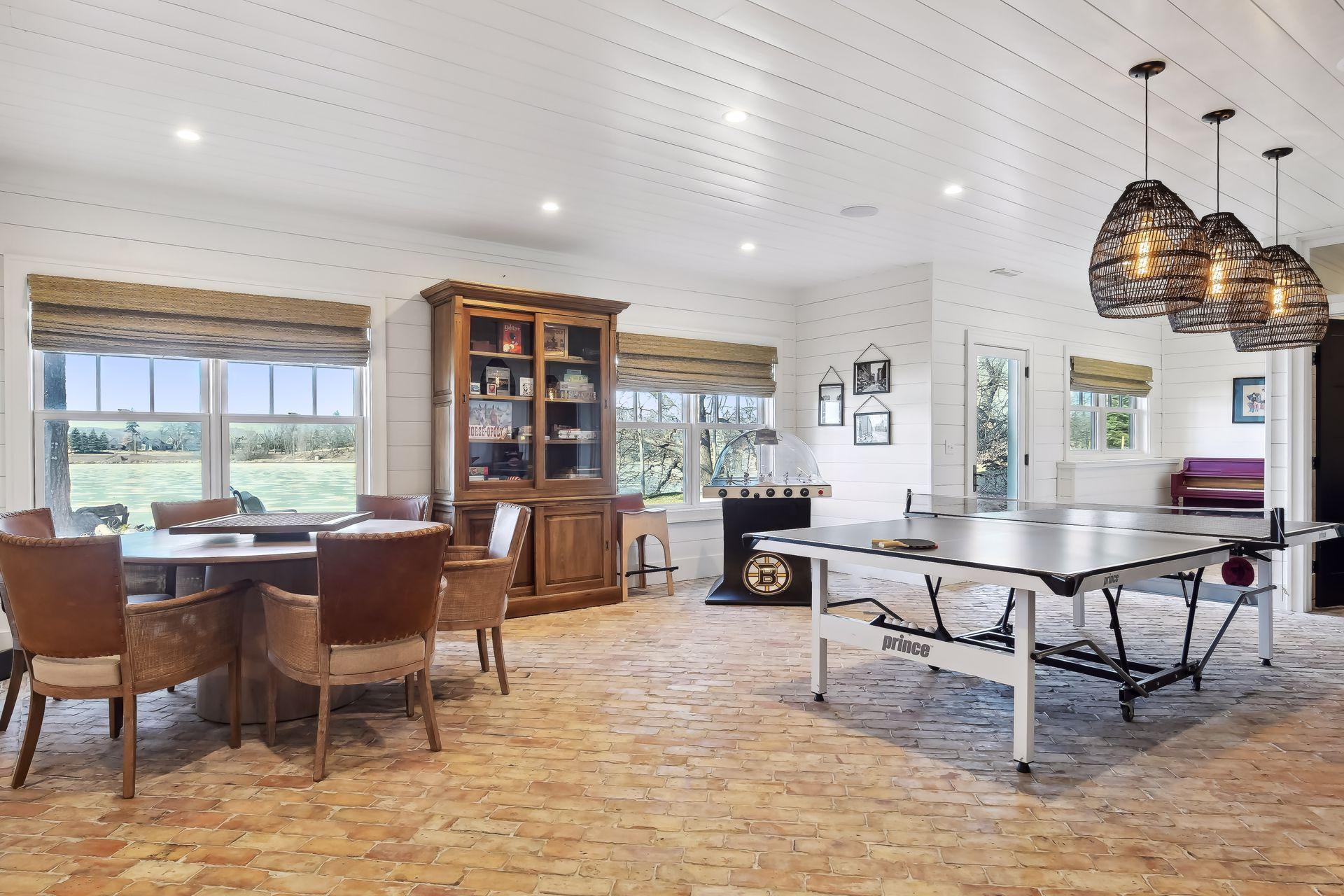 Rec Room -Easy access from lake