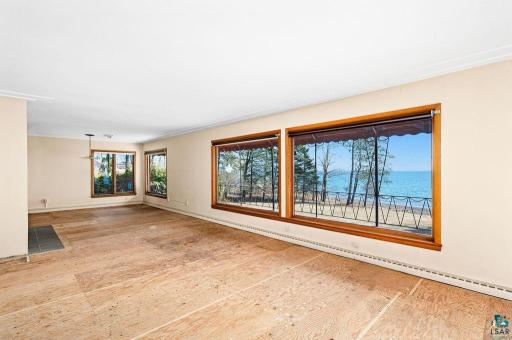 5918 London Road, Duluth, MN 55804