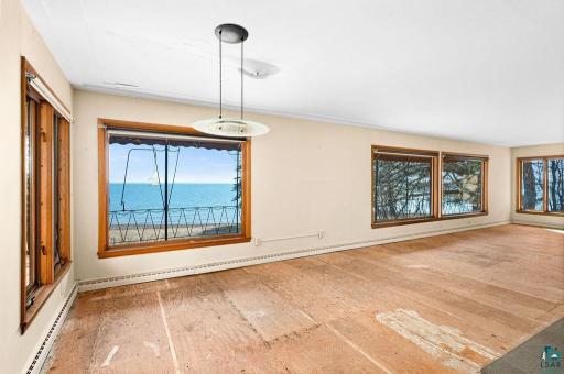 5918 London Road, Duluth, MN 55804