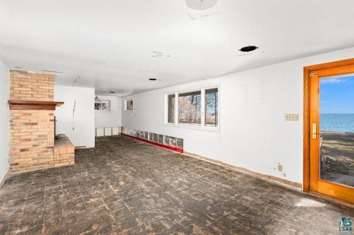 5918 London Road, Duluth, MN 55804