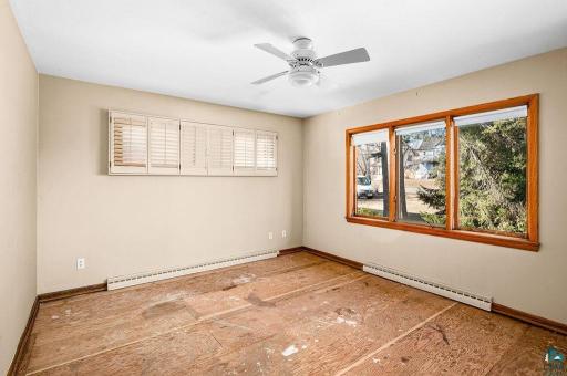 5918 London Road, Duluth, MN 55804