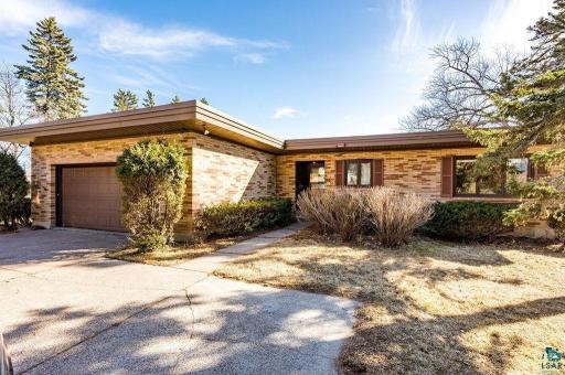 5918 London Road, Duluth, MN 55804