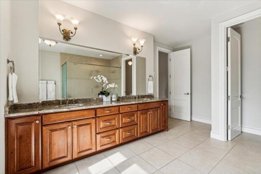 650 Hidden Creek Trail, Mendota Heights, MN 55118