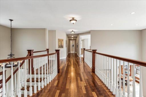 650 Hidden Creek Trail, Mendota Heights, MN 55118