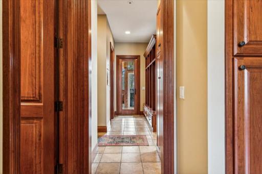650 Hidden Creek Trail, Mendota Heights, MN 55118