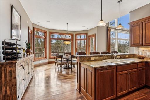 650 Hidden Creek Trail, Mendota Heights, MN 55118