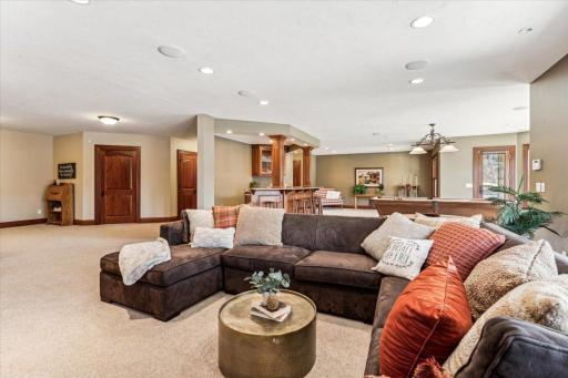 650 Hidden Creek Trail, Mendota Heights, MN 55118