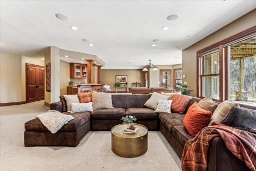 650 Hidden Creek Trail, Mendota Heights, MN 55118