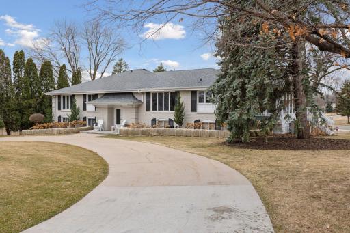 5700 Deville Drive, Edina, MN 55436