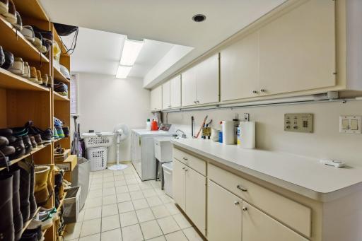 5700 Deville Drive, Edina, MN 55436