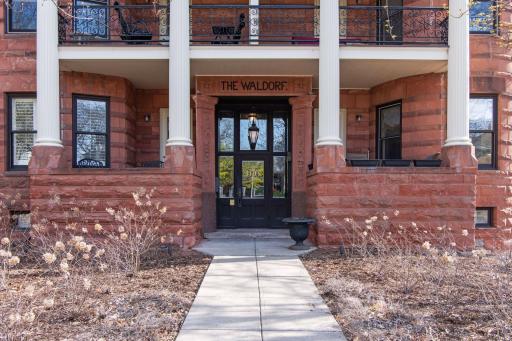 Welcome to the historic Waldorf Flats on Summit Avenue!