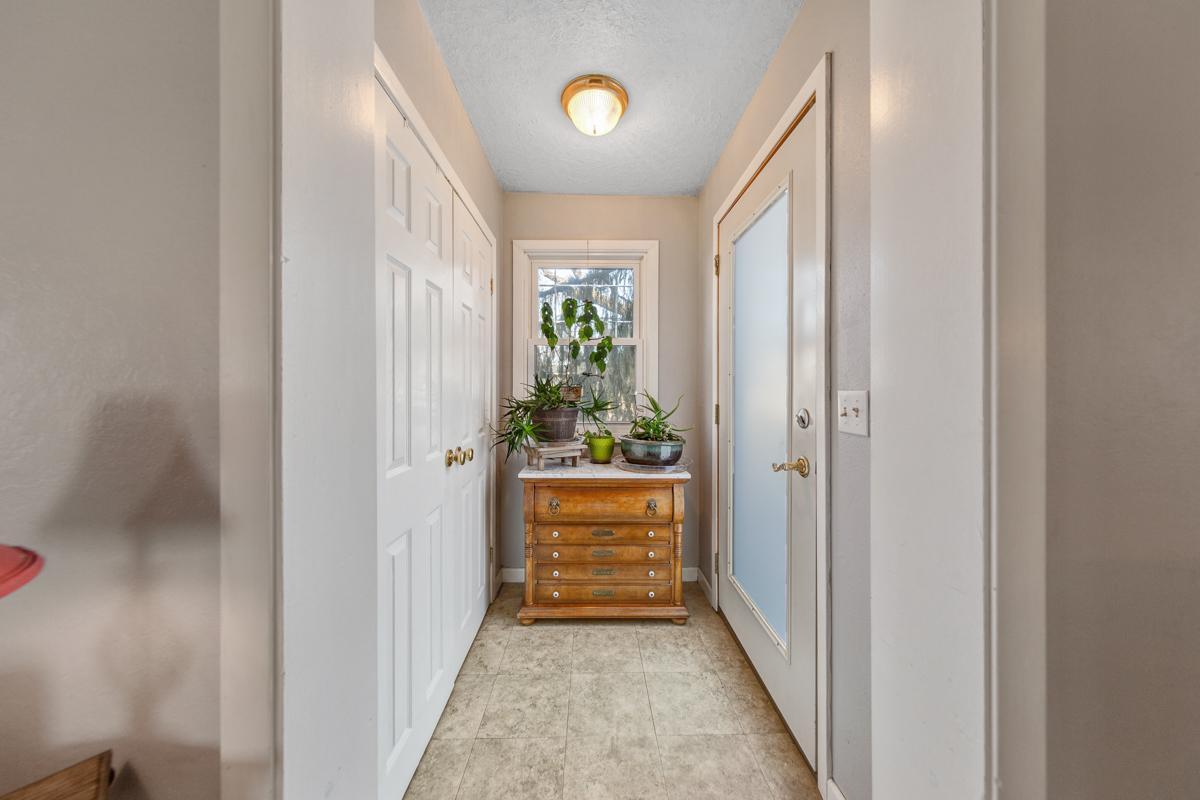 26 Front entry_foyer.jpg