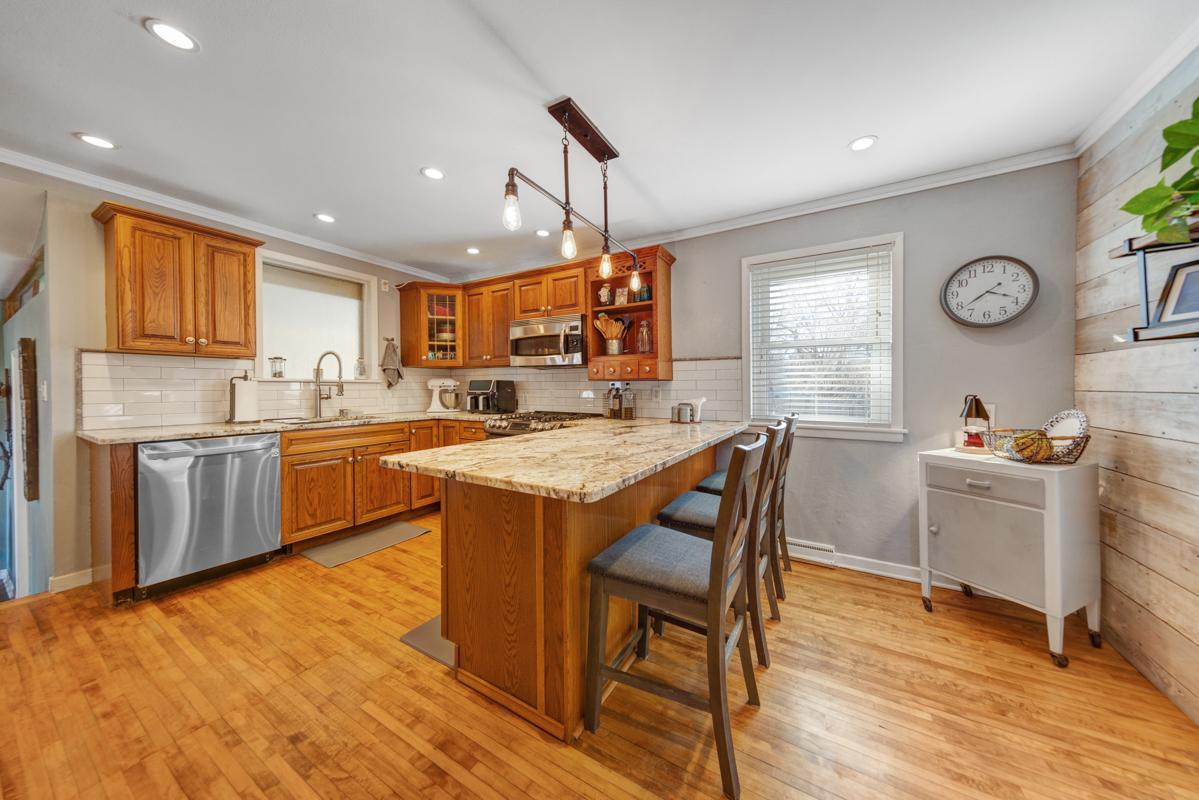 22 Kitchen.jpg