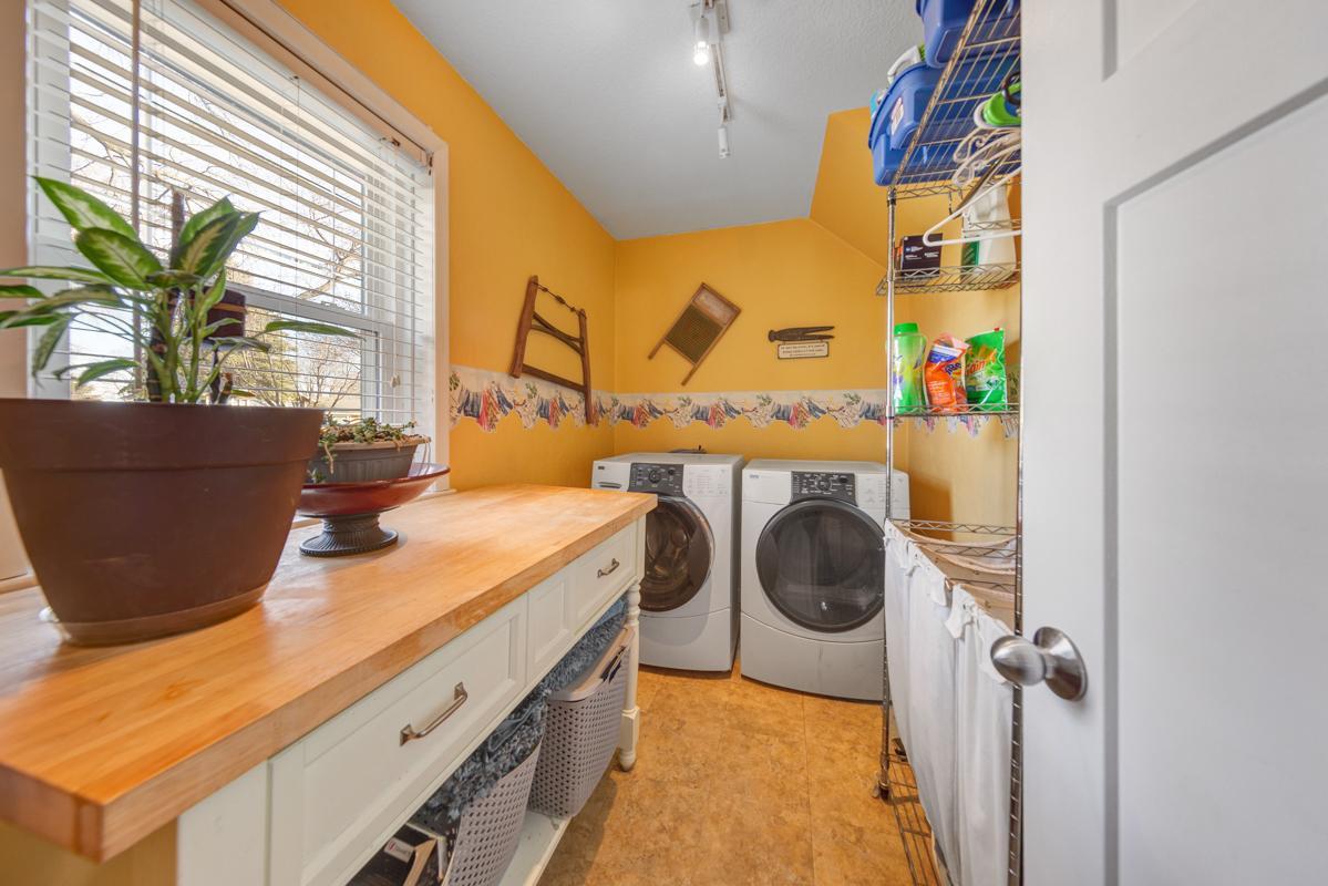 32 Laundry.jpg