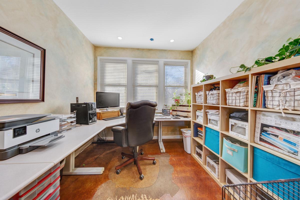 16 Office.jpg