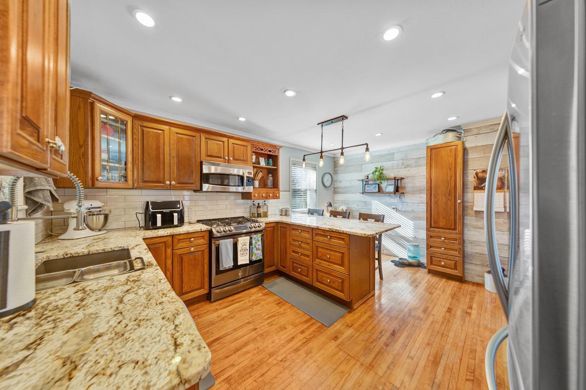 17 Kitchen.jpg