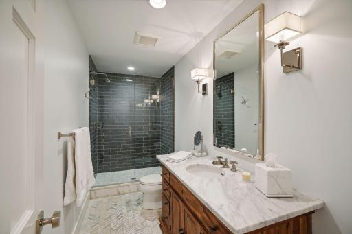 5131 Wooddale Glen, Edina, MN 55424
