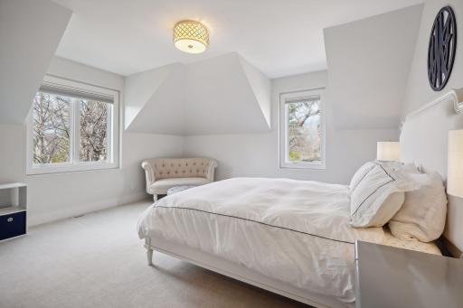 5131 Wooddale Glen, Edina, MN 55424