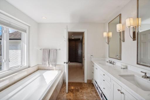 5131 Wooddale Glen, Edina, MN 55424