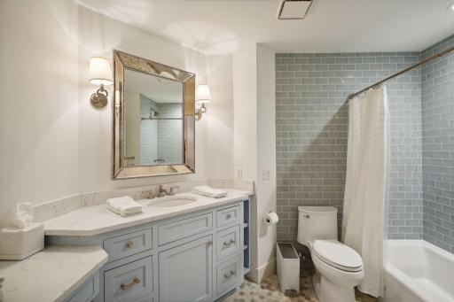 5131 Wooddale Glen, Edina, MN 55424