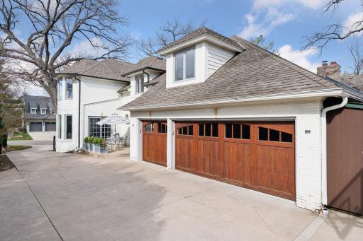 5131 Wooddale Glen, Edina, MN 55424