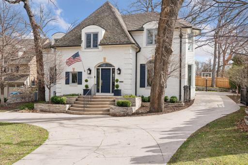 5131 Wooddale Glen, Edina, MN 55424
