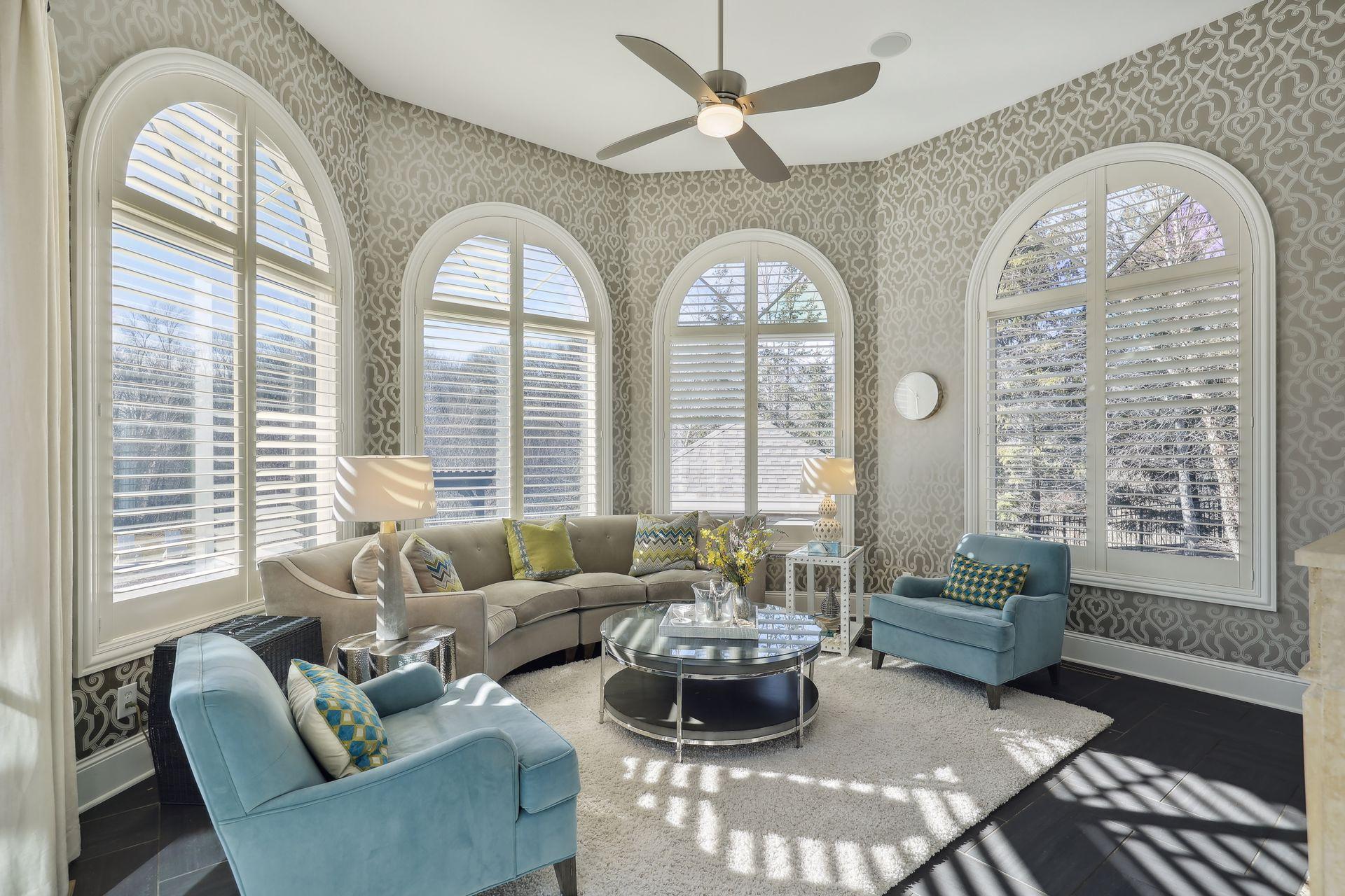 A peaceful room for morning coffee/tea