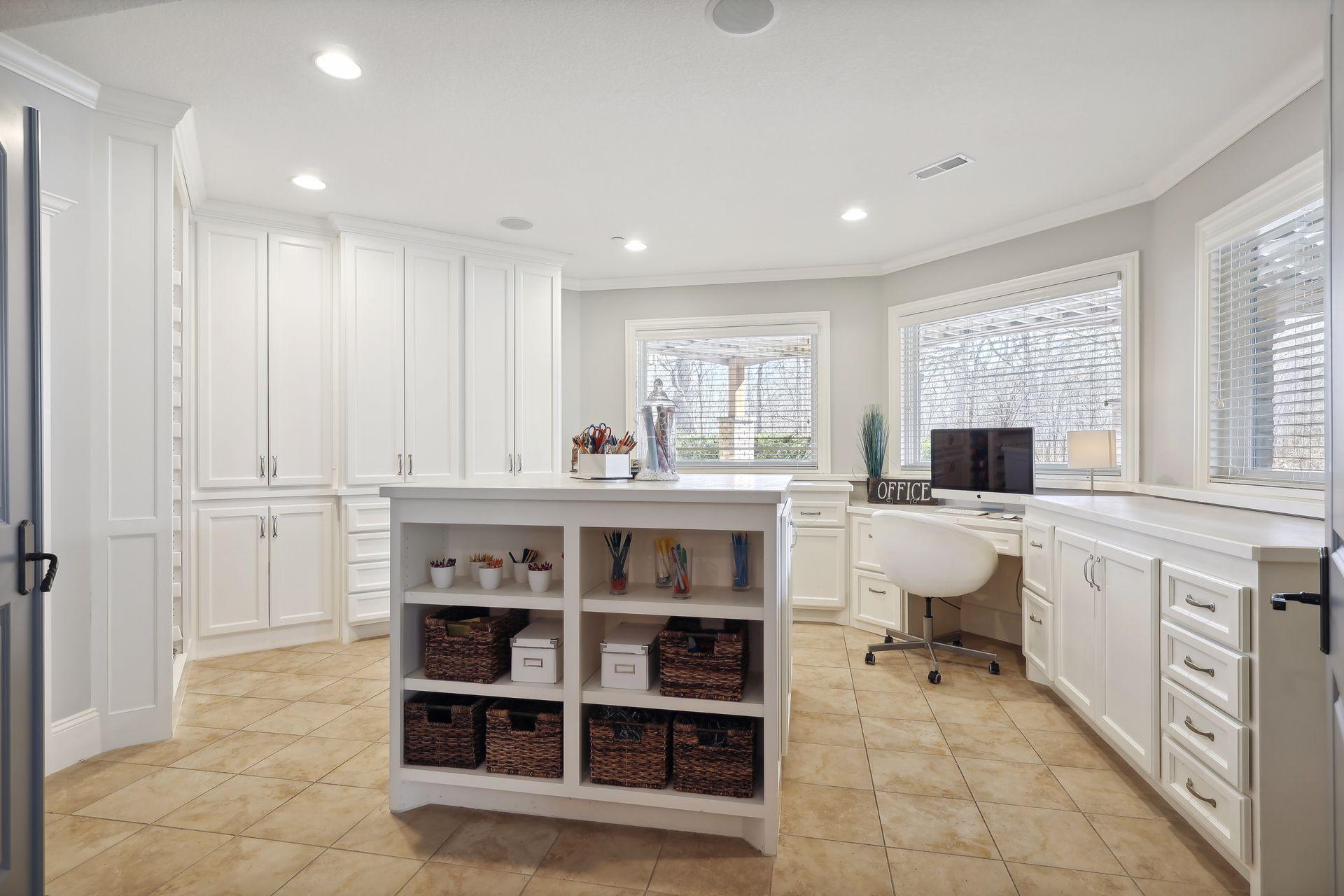 Craft/gift wrapping room