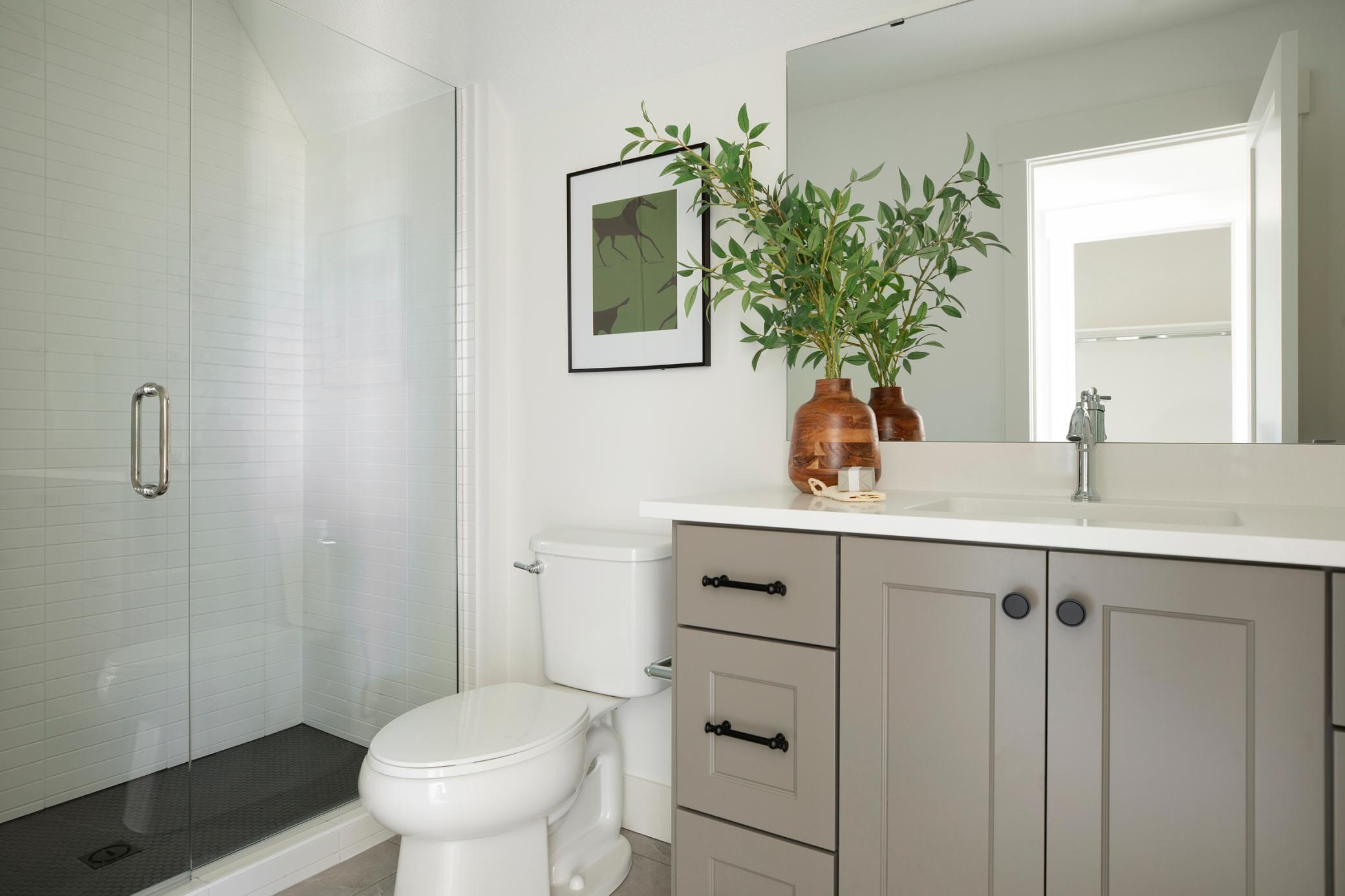 Upper Level Ensuite Bathroom 4