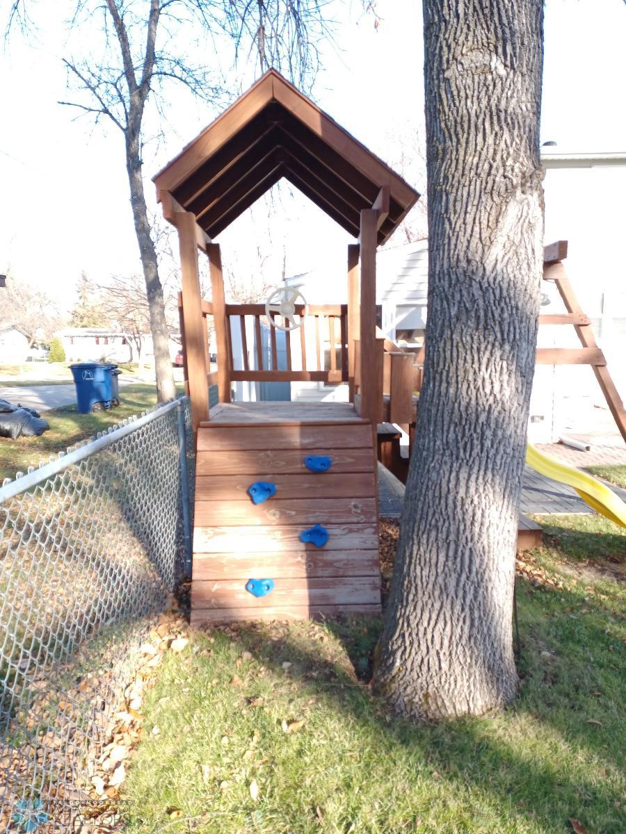 Play set climbing wall