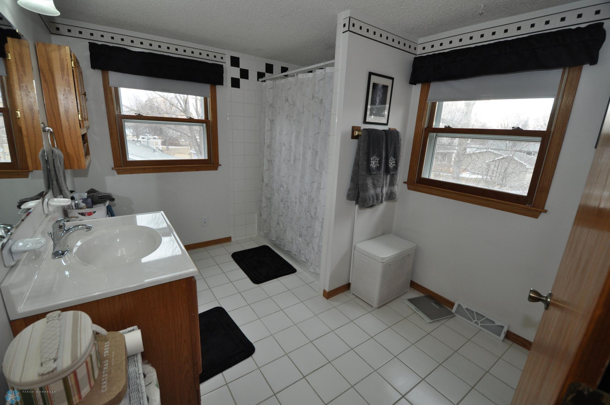 Upstairs full bathroom