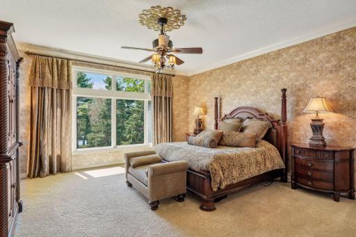 Primary retreat with 10' ceilings.