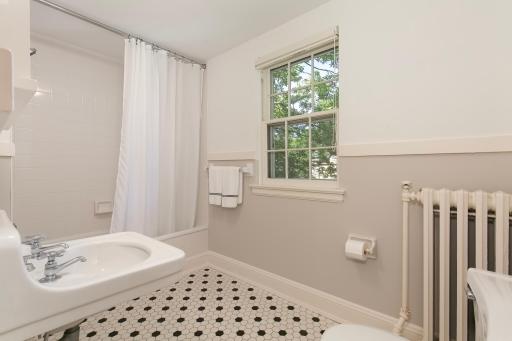 1820 Knox Avenue S, Minneapolis, MN 55403