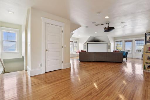 1811 Emerson Avenue S, Minneapolis, MN 55403