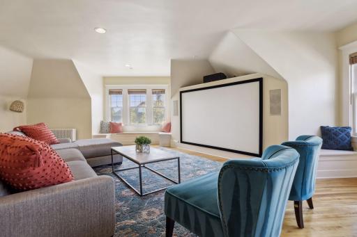 1811 Emerson Avenue S, Minneapolis, MN 55403