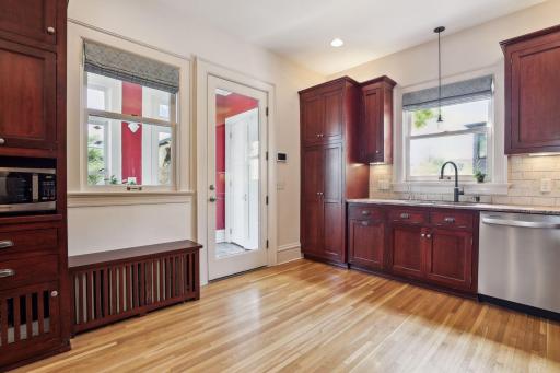 1811 Emerson Avenue S, Minneapolis, MN 55403