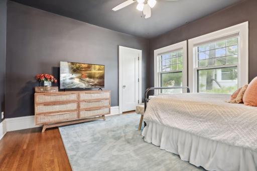 1811 Emerson Avenue S, Minneapolis, MN 55403