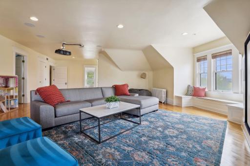 1811 Emerson Avenue S, Minneapolis, MN 55403