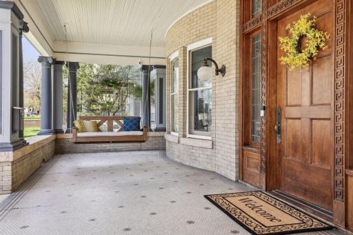 1811 Emerson Avenue S, Minneapolis, MN 55403