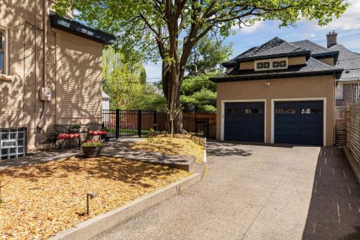1811 Emerson Avenue S, Minneapolis, MN 55403