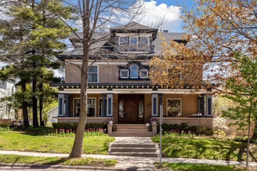1811 Emerson Avenue S, Minneapolis, MN 55403