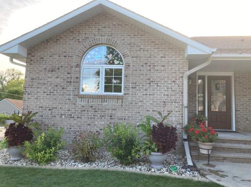 111 Montana Avenue, Morris, MN 56267