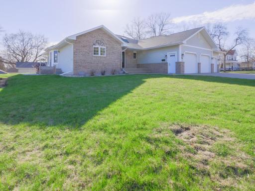 111 Montana Avenue, Morris, MN 56267