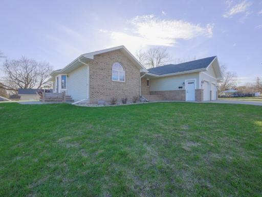 111 Montana Avenue, Morris, MN 56267