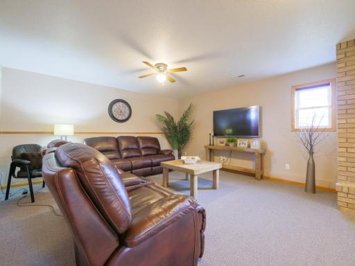 111 Montana Avenue, Morris, MN 56267