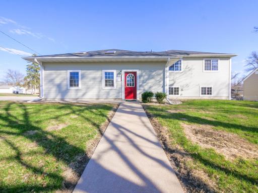 111 Montana Avenue, Morris, MN 56267