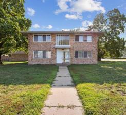 8125 12th Ave S, Bloomington, MN 55425