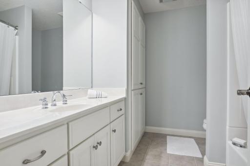 320 Louisiana Avenue N, Golden Valley, MN 55427